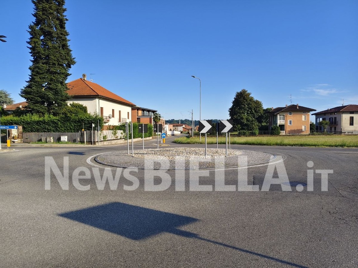 Valdengo, ancora incidenti alla “solita” rotonda: i cittadini chiedono interventi e misure preventive