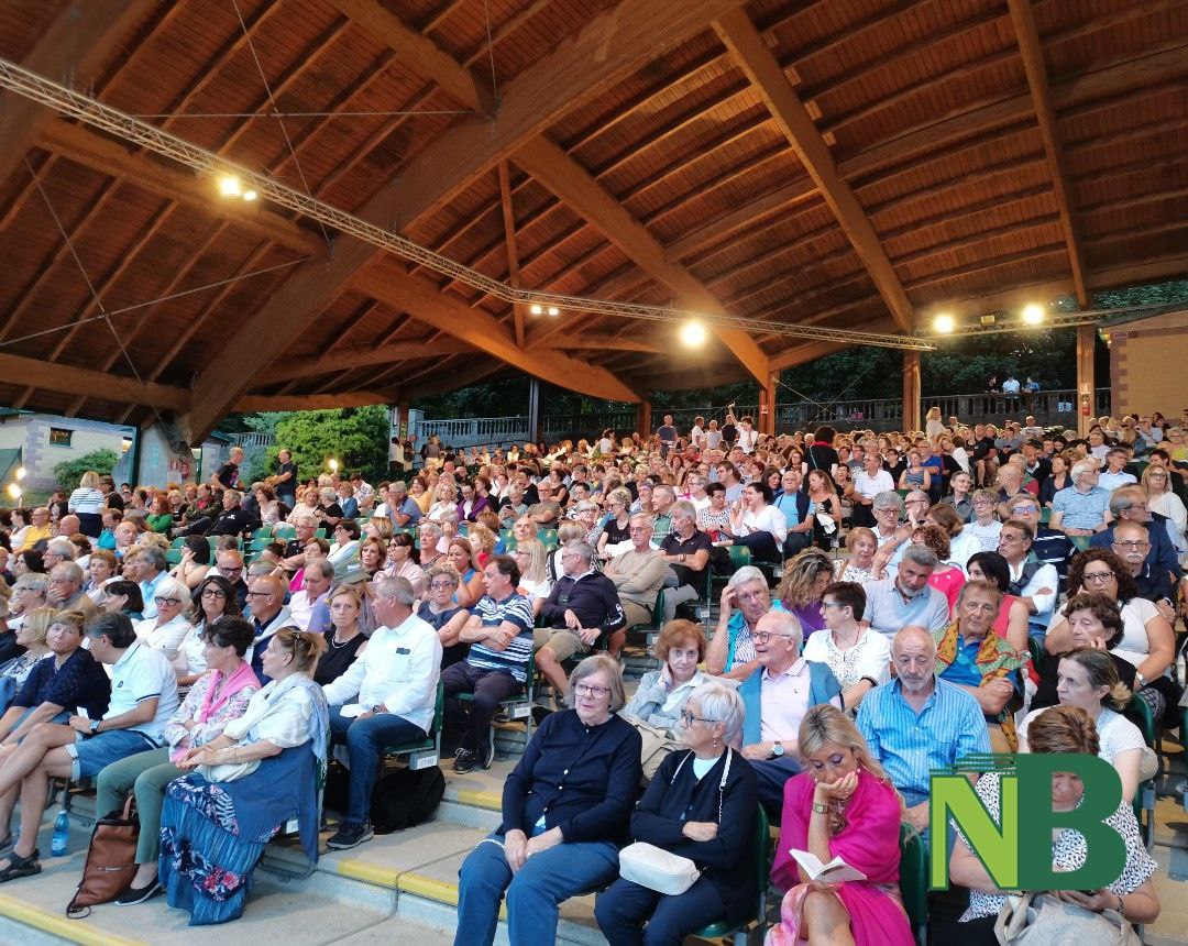 Roberto Vecchioni conquista e commuove i biellesi, a Sordevolo un grande spettacolo di brani e monologhi FOTO