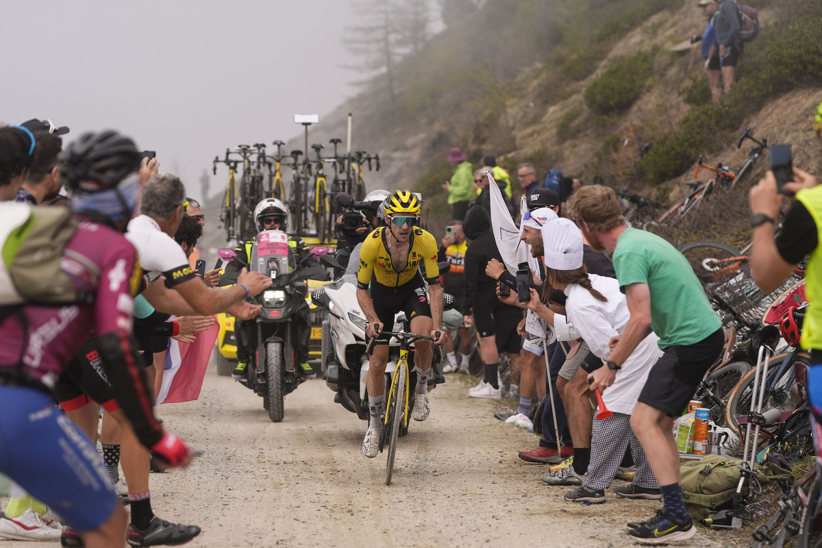 Yates ma cosa hai fatto? Si prende la rivincita nel giorno decisivo e vince il Giro d'Italia