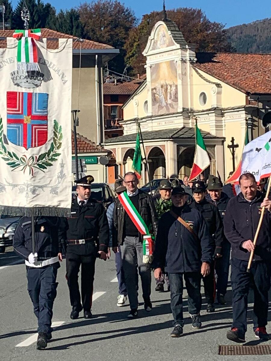4 Novembre a Valdilana, il “grazie” del Comune a forze dell'ordine e Alpini