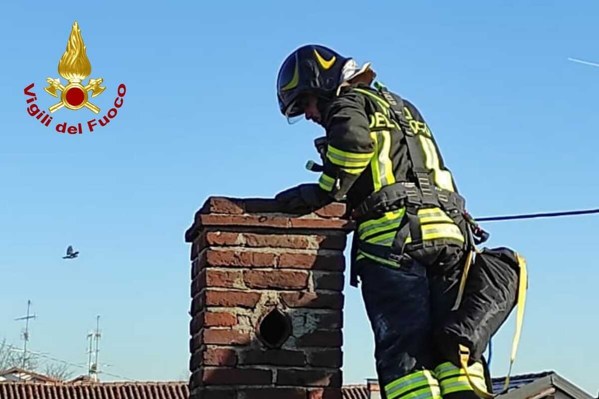 Dal Nord/Ovest, Vigili del Fuoco a Crescentino per un principio di incendio camino