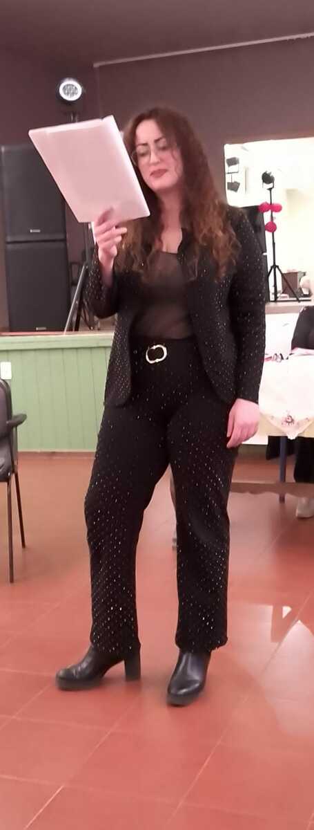 Coggiola, una serata di emozioni e riflessione con Lidia Laudani al Teatro Don Fava FOTO