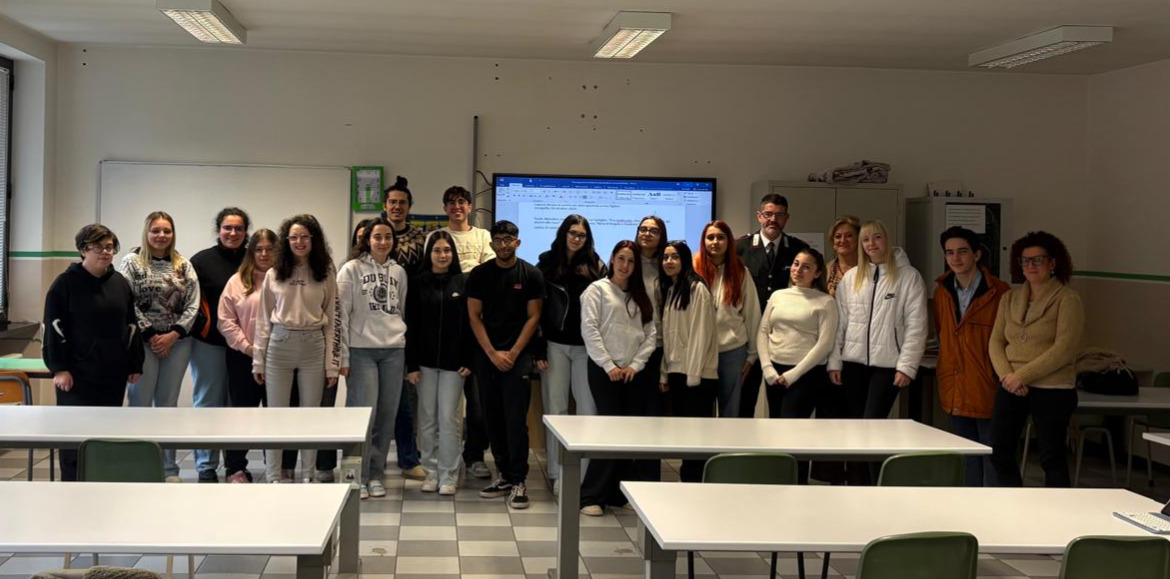 Legalità e futuro: i Carabinieri di Valle Mosso di Valdilana incontrano gli studenti FOTO