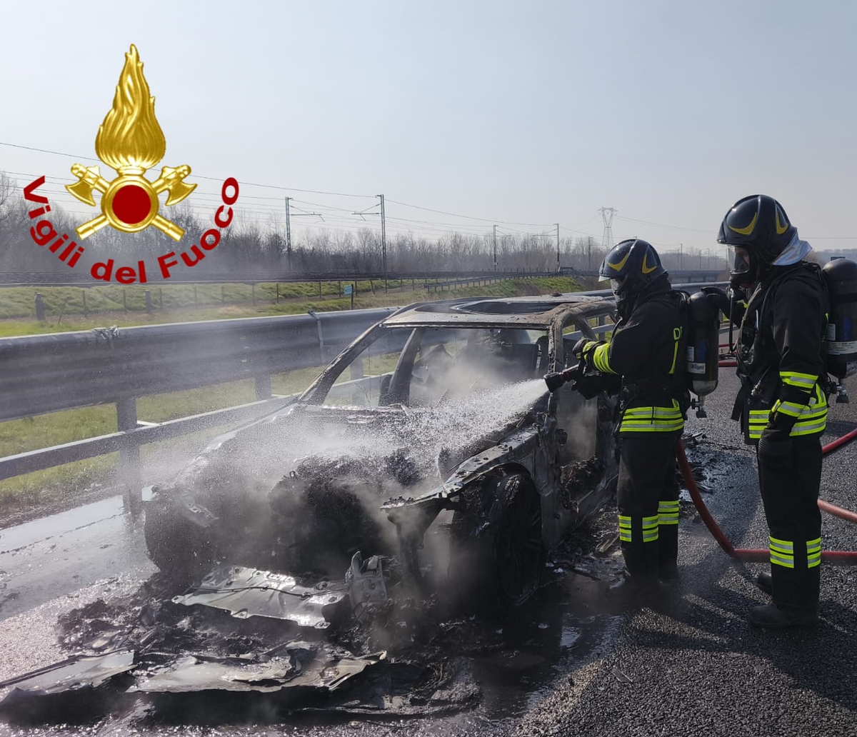 Dal Nord Ovest – Auto a fuoco sull'A4, l'allarme scatta a Carisio