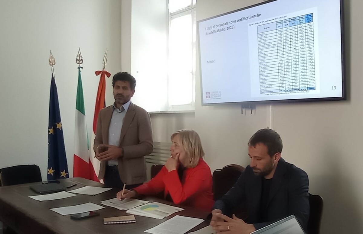 Sanità piemontese in crisi: nel 2025 fuga di medici e infermieri, PD all'attacco