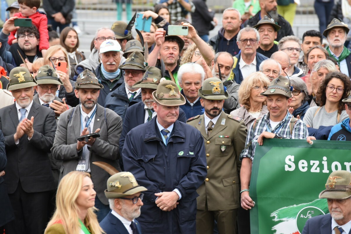 Adunata 2026: 80mila Alpini in sfilata a Genova FOTO