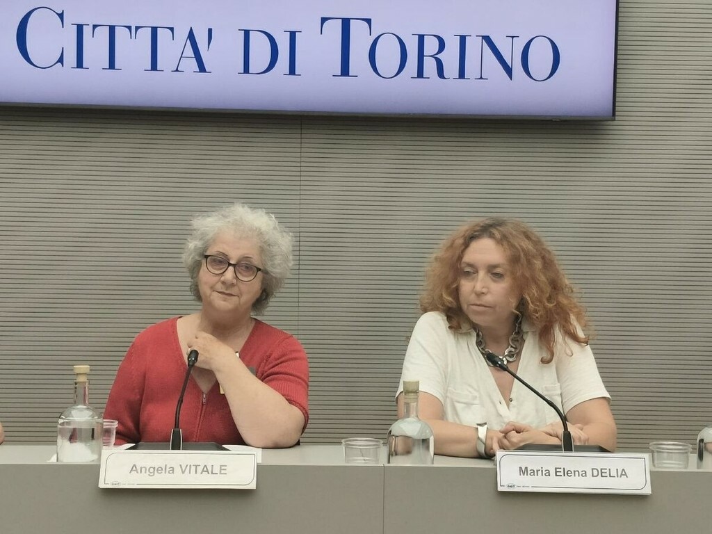 Attivisti per Gaza fermati in Libia, Torino scende in piazza: “Riportiamo a casa Dina e Domenico”