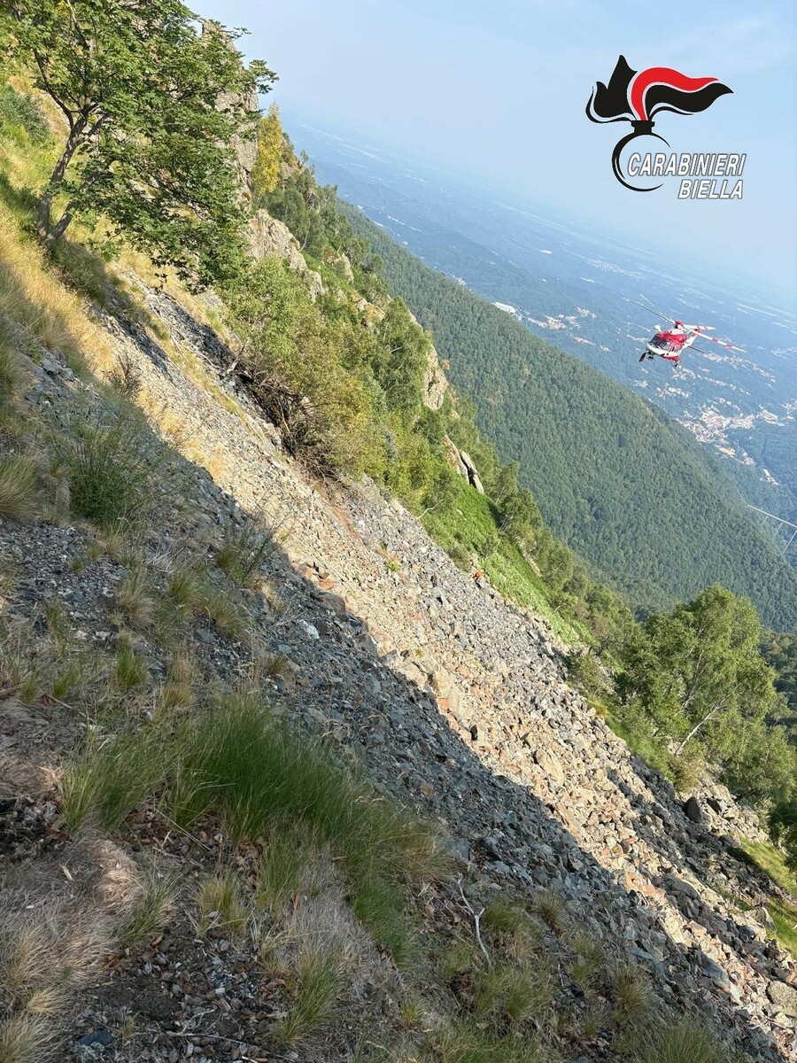 Precipita nel dirupo, a Bielmonte salvato un giovane: i dettagli dell’operazione di soccorso FOTO