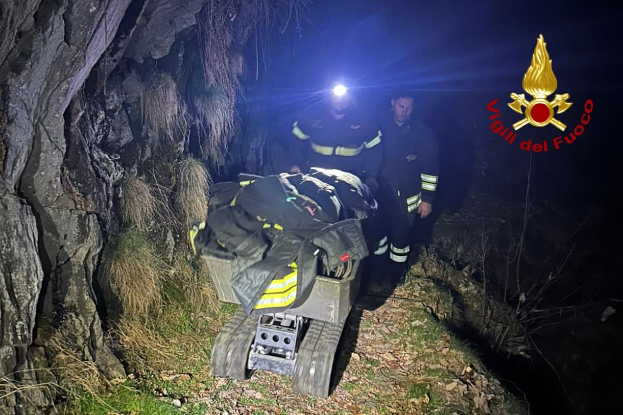 Dal Nord Ovest - Incendio in alta Valsesia, a fuoco uno stabile a Cervatto FOTO e VIDEO
