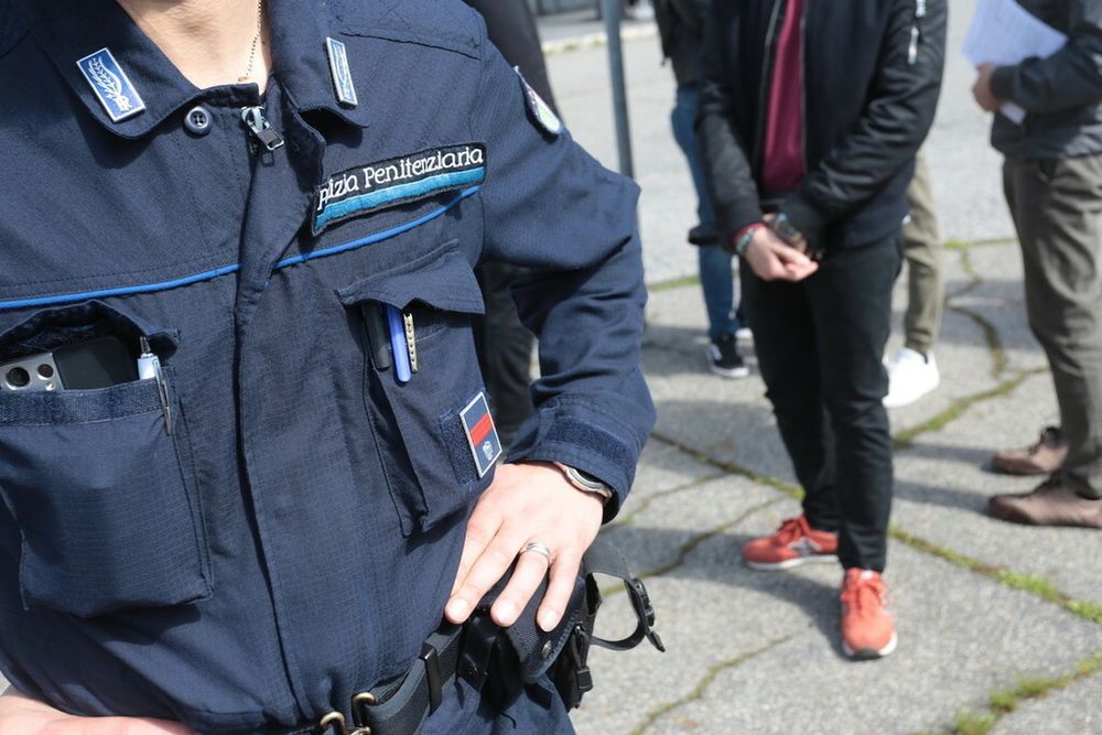 Dal Nord Ovest - Poliziotto penitenziario si toglie la vita a Torino, ennesima tragedia intorno al carcere (foto di repertorio)
