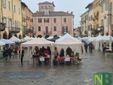 Al Mercatino degli Archi regali, artigianato e solidarietà a Biella FOTO Nicola Rasolo per newsbiella.it