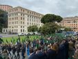 L'assessore di Biella, Edoardo Maiolatesi, assiste alla sfilata