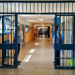 Carcere di Biella, agenti presi a calci, pugni e testate da un detenuto, la denuncia della Uil