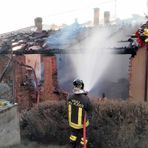 Crolli, case inagibili, disagi alla corrente e viabilità modificata: ultimi aggiornamenti dall'incendio di Ternengo - Foto e Video Benedetti per newsbiella.it Crolli, case inagibili, disagi alla corrente e viabilità modificata: ultimi aggiornamenti dall'incendio di Ternengo - Foto e Video Benedetti per newsbiella.it