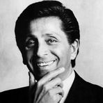 Addio a Valentino, l'ultimo imperatore della moda: vestì anche Marella Agnelli