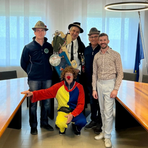 Arriva il Carnevale a Castelletto Cervo, consegna della chiave del paese alla maschera (foto dalla pagina Facebook di Comune di Castelletto Cervo)