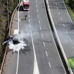 Incendio in Superstrada, furgoncino avvolto dalle fiamme vicino all’uscita di Chiavazza (servizio di Mauro Benedetti per newsbiella.it) Incendio in Superstrada, furgoncino avvolto dalle fiamme vicino all’uscita di Chiavazza (servizio di Mauro Benedetti per newsbiella.it)