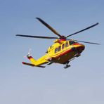 Cade a terra con la moto e finisce giù per la riva, soccorso a Trivero un 60enne: è grave in ospedale (foto di repertorio)