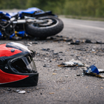 Cade in moto a Valdilana: uomo in ospedale