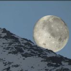 La Luna Gibbosa Calante illumina Rosazza, FOTO Paolo Rosazza Pela La Luna Gibbosa Calante illumina Rosazza, FOTO Paolo Rosazza Pela