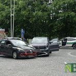Biella, schianto in rotonda tra due auto