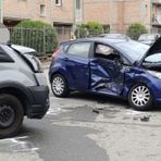 Biella, scontro auto e furgone (foto di Mattia Baù per newsbiella.it)