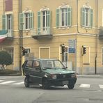 Vigliano, scontro tra due auto all’incrocio di via Milano FOTO