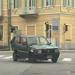 Vigliano, scontro tra due auto all’incrocio di via Milano FOTO