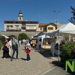 Alchimia di Beltane incanta Cerrione, la piazza di Vergnasco gremita tra musica e mercatini (foto di Davide Finatti per newsbiella.it)