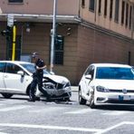 Vigliano Biellese, scontro tra auto in via Milano: traffico rallentato - Foto Riccardo Tosi Vigliano Biellese, scontro tra auto in via Milano: traffico rallentato - Foto Riccardo Tosi