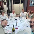 Sorrisi, ricordi, un brindisi e una foto di rito: a Biella reunion per gli ex alunni del Piazzo Sorrisi, ricordi, un brindisi e una foto di rito: a Biella reunion per gli ex alunni del Piazzo
