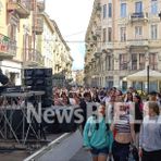 Biella, la scuola è finita: musica e corteo in via Italia per la Giornata dell’Arte (servizio di Mattia Baù per newsbiella.it) Biella, la scuola è finita: musica e corteo in via Italia per la Giornata dell’Arte (servizio di Mattia Baù per newsbiella.it)