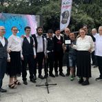 Nell'immagine: il gruppo “Anche noi ci siamo” durante “Su Coro de Sardigna – Festa Sarda” 2026, a Biella