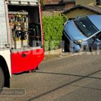 Valdengo, auto fuori strada contro una recinzione FOTO e VIDEO Mauro benedetti per newsbiella.it Valdengo, auto fuori strada contro una recinzione FOTO e VIDEO Mauro benedetti per newsbiella.it