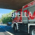 Rocambolesco incidente all’uscita della Super, una persona estratta dall’auto FOTO Rocambolesco incidente all’uscita della Super, una persona estratta dall’auto FOTO