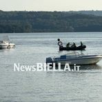Cade da un pedalò e non riemerge più: tragedia al Lago di Viverone (foto di Davide Finatti per newsbiella.it)