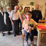 Da Pralungo gli auguri alla signora Nores per i suoi 100 anni, visita a sorpresa anche del vescovo Farinella (foto dalla pagina Facebook di Pralungo in Comune)