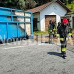 Allarme a Valdilana: escavatore prende fuoco sopra un container, evitati danni maggiori (foto di Mauro Benedetti per newsbiella.it) Allarme a Valdilana: escavatore prende fuoco sopra un container, evitati danni maggiori (foto di Mauro Benedetti per newsbiella.it)