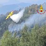 Incendio Monte Barone, nuovo fronte a Cime Bors: intervengono due Canadair
