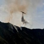 Incendio in Valsessera, entra in campo il Canadair: prosegue la lotta contro le fiamme (foto e video dalla pagina Facebook di Rifugio Monte Barone)