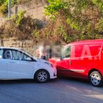 Biella, scontro fra mezzi in via Corradino Sella, nessun ferito - Foto Marina Bazzocchi Biella, scontro fra mezzi in via Corradino Sella, nessun ferito - Foto Marina Bazzocchi