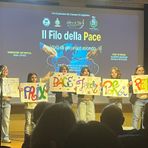 Arte, musica e poesia: trionfo di emozione a Gaglianico per “Il filo della pace” Arte, musica e poesia: trionfo di emozione a Gaglianico per “Il filo della pace”