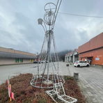 Vandali in azione anche a Pray, danni all'Angelo della Pro Loco: “Non si ripeta più” (foto dalla pagina Facebook di Pro Loco Pray) Vandali in azione anche a Pray, danni all'Angelo della Pro Loco: “Non si ripeta più” (foto dalla pagina Facebook di Pro Loco Pray)