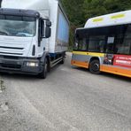 Code e rallentamenti al traffico a Valdilana per un scontro tra pullman e camion FOTO