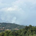 Incendio al Monte Barone, il fumo arriva fino a Casapinta