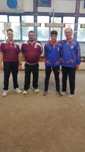A destra in maglia azzurra Bevilacqua ed Algarotti di Valle Elvo - Foto Federbocce