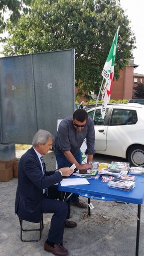 Vittorio Barazzotto firma contro la soppressione della linea Atap