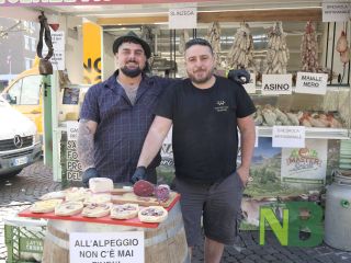 Biella, Mercato internazionale "Regioni d'Europa": un viaggio tra sapori, profumi e tradizioni - Foto di Davide Finatti per newsbiella.it Biella, Mercato internazionale "Regioni d'Europa": un viaggio tra sapori, profumi e tradizioni - Foto di Davide Finatti per newsbiella.it