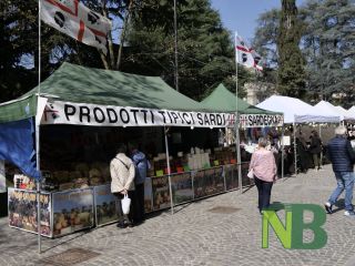 Biella, Mercato internazionale "Regioni d'Europa": un viaggio tra sapori, profumi e tradizioni - Foto di Davide Finatti per newsbiella.it Biella, Mercato internazionale "Regioni d'Europa": un viaggio tra sapori, profumi e tradizioni - Foto di Davide Finatti per newsbiella.it