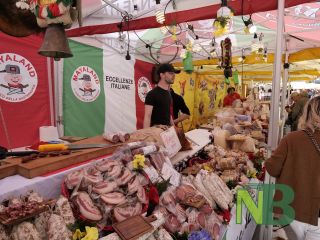 Biella, Mercato internazionale "Regioni d'Europa": un viaggio tra sapori, profumi e tradizioni - Foto di Davide Finatti per newsbiella.it Biella, Mercato internazionale "Regioni d'Europa": un viaggio tra sapori, profumi e tradizioni - Foto di Davide Finatti per newsbiella.it